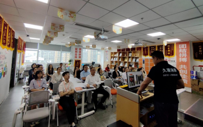 人人讲安全，个个会应急----平安人寿内江中支开展消防安全知识培训活动