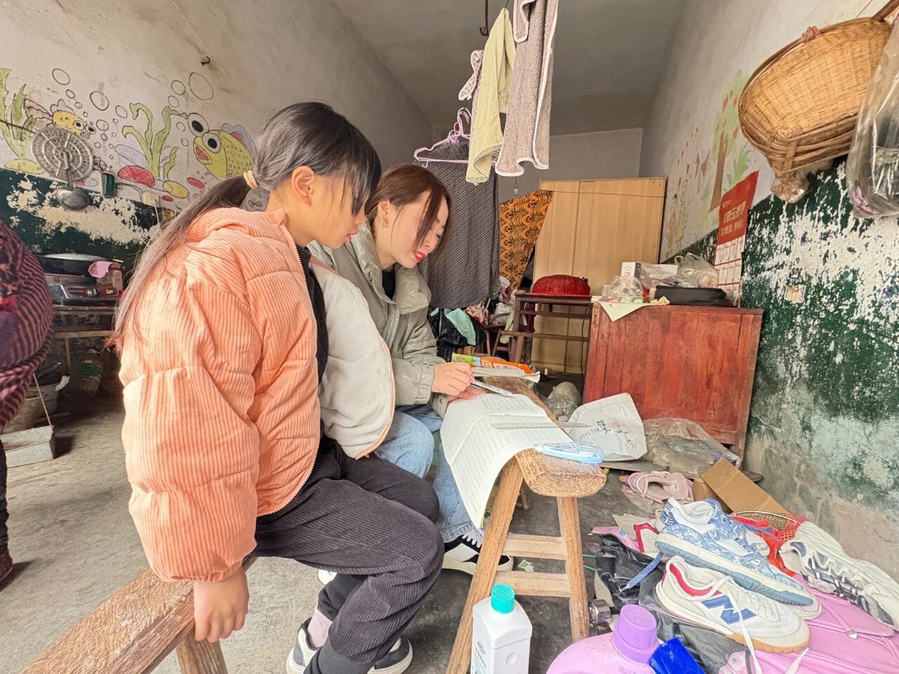 关爱延续，冬日送暖——富德生命人寿内江中支开展“小海豚计划”帮扶儿童冬日慰问